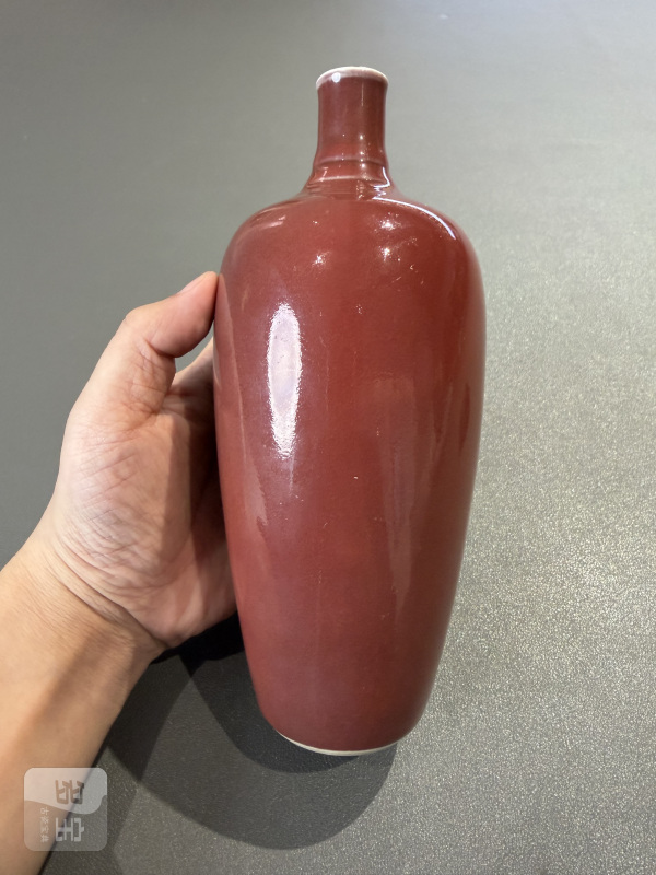 清康熙 霁红釉莱菔瓶（带木底座） - 图5
